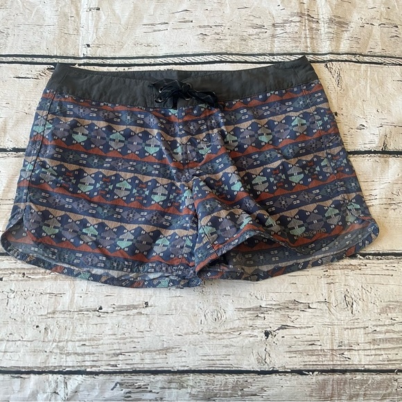 Patagonia Pants - Patagonia Wavefarer Printed Board Shorts Women’s Size 6